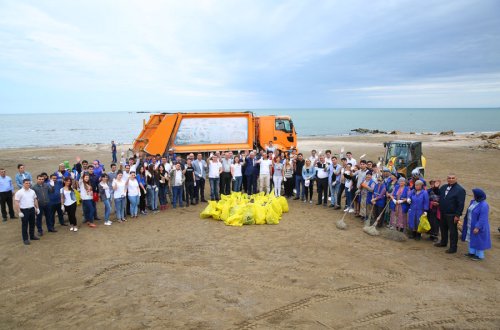 Novxanı qəsəbəsinin sahilyanı ərazisində ekoloji aksiya təşkil olunmub