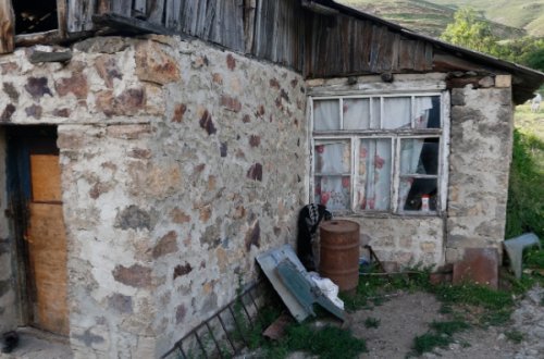 Daşkəsəndə arvadını və körpəsini çomaqla döyərək öldürən şəxsə bu CƏZA VERİLDİ