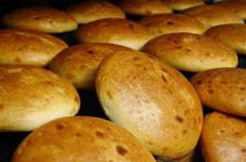 Marketdən çörək aldı, içindən mıx çıxdı - FOTO