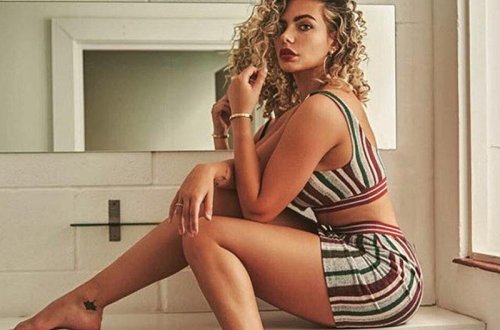 Əxlaqsız olduğu üzə çıxan şou ulduzu yenə çılpaq şəkillərini yaydı - FOTO