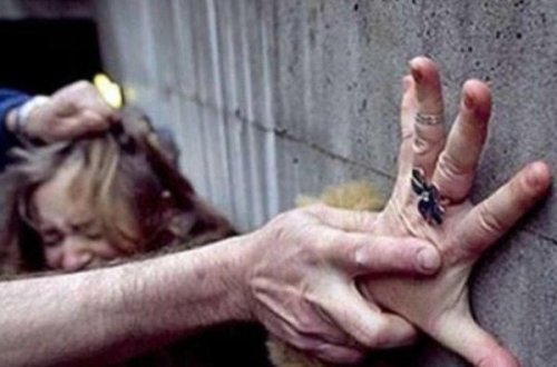 19 yaşlı gənc aktrisaya evinin yanında təcavüz edib, öldürdü - FOTO