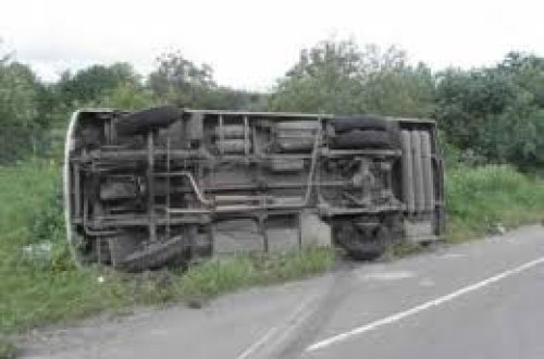 SON DƏQIQƏ: Avtobus qayaya çırpılıb, 17 nəfər ölüb