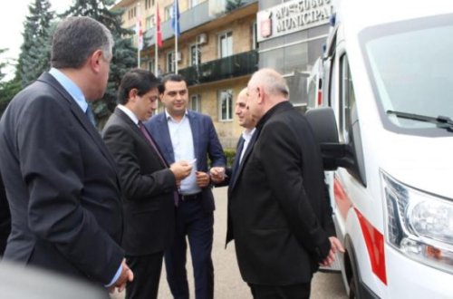 Heydər Əliyev Fondundan Gürcüstana maşın hədiyyəsi