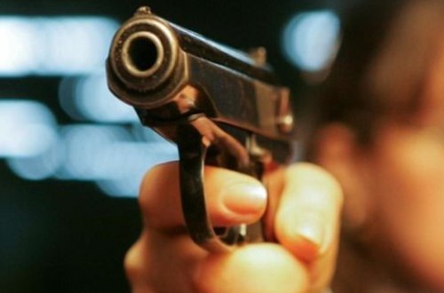 49 yaşlı azərbaycanlı bazarda adamları atəşə tutdu