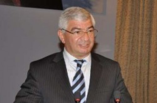 İcra başçısı saxta nömrəylə maşın sürür - FOTO