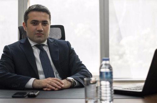 “GünayBank”ın sədr müavini 100 milyonu götürüb ölkədən qaçdı