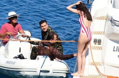 Çağatay suyun altında gəzintiyə çıxdı – FOTO