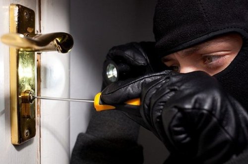 Evdən pul oğurlayan yeniyetmə saxlanıldı