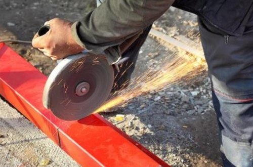 Mingəçevirdə baba laqonda ilə nəvəsinin ayağını kəsdi