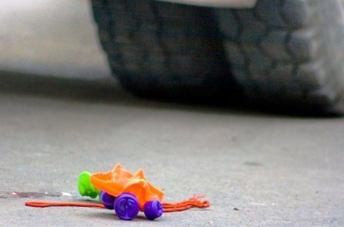 İsmayıllıda avtomobil yeddi yaşlı uşağı vurub öldürdü