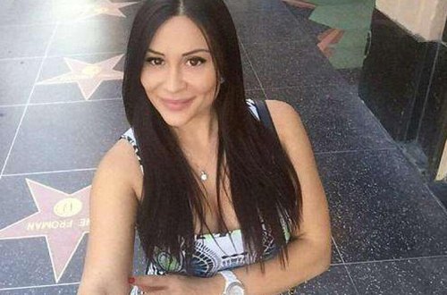 Məşhur rəssam ömürlük həbs olundu: arvadının başını kəsib - FOTO