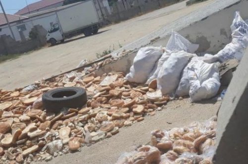 Bakıda yüzlərlə çörək zibilliyə atıldı – FOTO