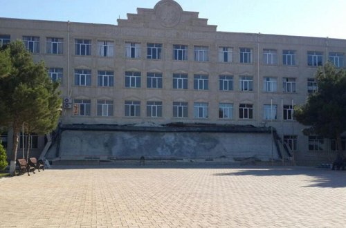 Sumqayıtda universitetin tavanı belə çökdü - Video