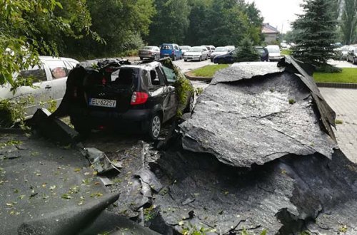 Polşada pis hava şəraitindən ölən və yaralananlar var