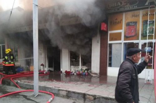 Mağazanı soydu, sonra yandırdı