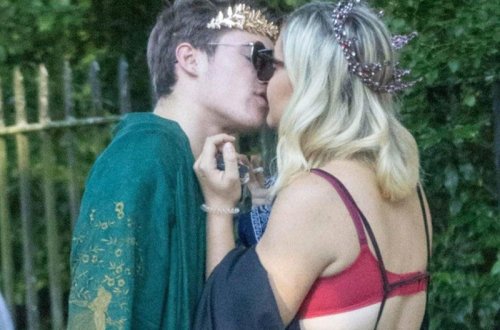 Məşhur universitetin məzun günündə tələbələr cinsi əlaqəyə girdilər - VİDEO - FOTO