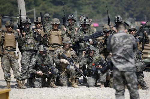 ABŞ Cənubi Koreya ilə təlimləri dayandırdı