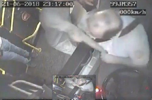 Bakıda avtobusda dəhşət - Polis sürücü ilə əlbəyaxa oldu - ŞOK VİDEO