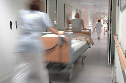 Gənc oğlan qonşusu tərəfindən bıçaqlanıb