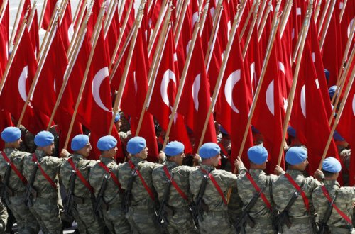 Paradda türk əsgəri rüzgarı