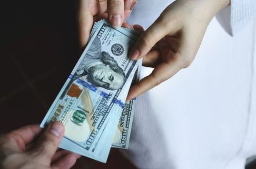 Saxta dollar satmaq istəyənlər ələ keçdi