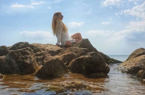 Tanınmış aparıcının çimərlik geyimi izləyicilərini çoşdurdu - FOTO