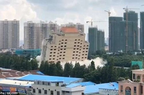 Elit mehmanxana 10 saniyədə məhv edildi – VİDEO