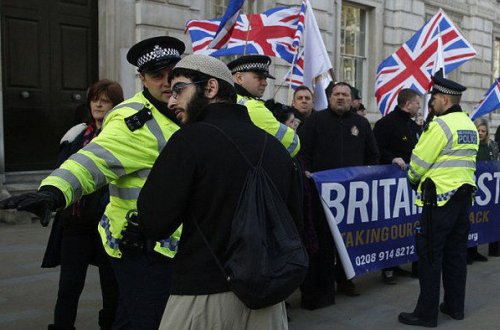 Müsəlmanları öldürməyə çağıran britaniyalı həbs olundu