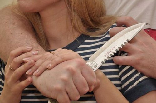 Keçmiş arvadını məhkəmə zalında öldürdü