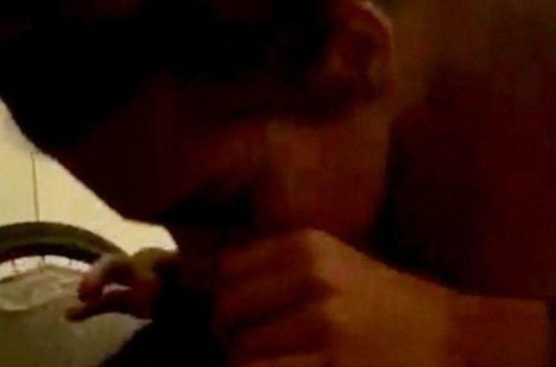 Şou ulduzunun çılpaq halda narkotik çəkmə anının videosu yayıldı - FOTO