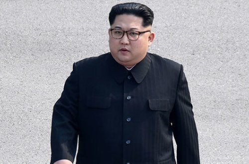 Kim Çen In “Lada Priora” avtomobilindən istifadə edir - FOTO