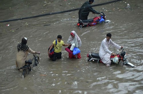 Pakistanda leysan 10 nəfərin ölümünə səbəb olub