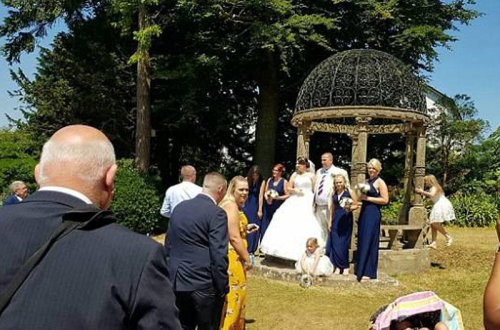 Bəylə gəlini yarıçılpaq qadın pərişan etdi - VİDEO - FOTO