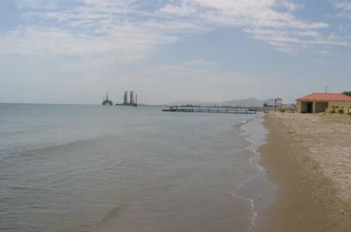 Novxanı çimərliyində batan var