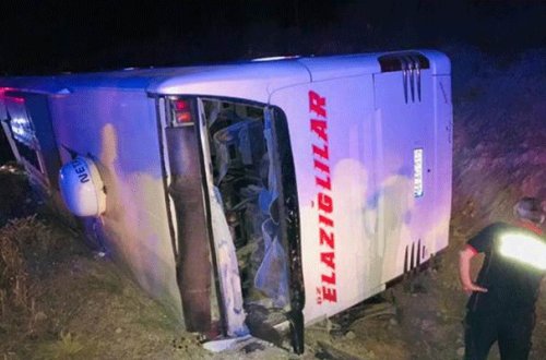 Sərnişinlə dolu avtobus aşdı, 33 nəfər yaralı var