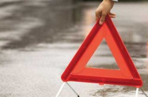 Ağdaşda qəza: yük və minik maşınları toqquşdu