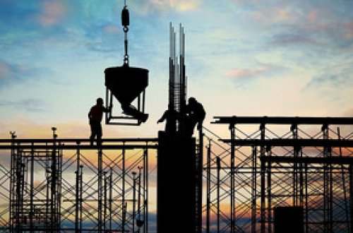 Paytaxtda usta bina tikintisi zamanı 3-cü mərtəbədən yerə yıxılıb