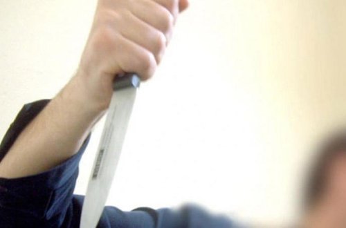 Qayınatasını və qaynını bıçaqladı - KÜRDƏMİRDƏ