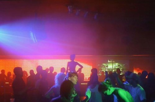 Bar qızı ilə eşq yaşayan oğlandan DƏHŞƏTLİ ƏMƏL: gizlicə sevgilisinin iki rəfiqəsini... - Bakıda