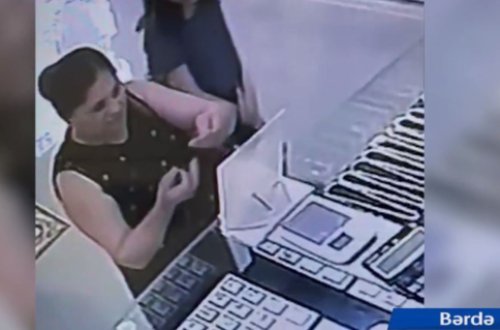 Mağazadan qızıl oğurlayan qadın kameraya belə düşdü - VİDEO