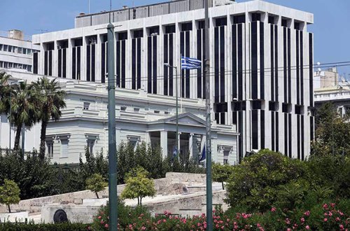 Yunanıstan rus diplomatları ölkədən qovur