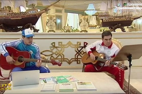 Türkmənbaşı nəvəsi ilə rep dedi - VİDEO