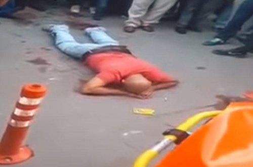 Ata azyaşlı qızına küçədə təcavüz edən oğlanı xədim etdi - VİDEO