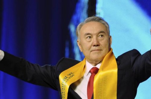Nazarbayevə ömürlük vəzifə verildi