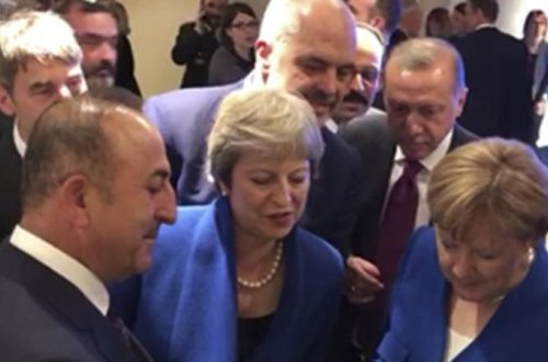 Dünya liderləri NATO zirvəsində belə görüntüləndi - Ərdoğan ayaq üstə... - VİDEO