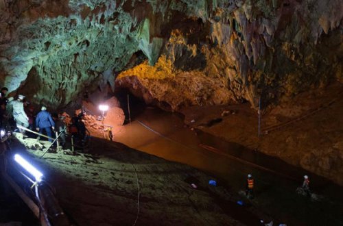 Taylandda uşaqlar mağaradan belə xilas edilib - Video