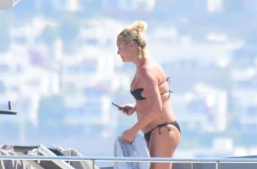 Bikinili halda yaxalanan aktrisa artıq çəkisi ilə ŞOK ETDİ - FOTO