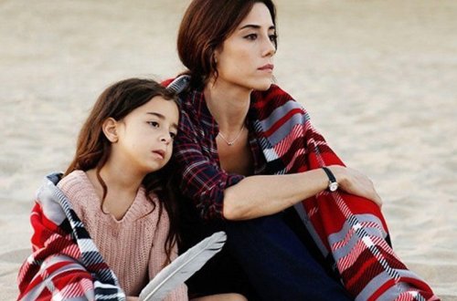 Qızını TV-də görən kişi arvadını və serialı məhkəməyə verdi - FOTO