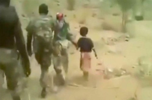 Kamerunlu əsgərlər qadın və uşaqları edam etdilər - VİDEO