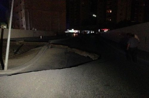 Bakının mərkəzində yol çökdü – FOTO + VİDEO